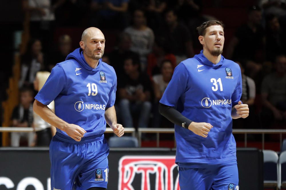 DRUGO NIJE NI OČEKIVAO: Kad je bivši kapiten Zvezde kročio na parketu, to je bio znak za Grobare!