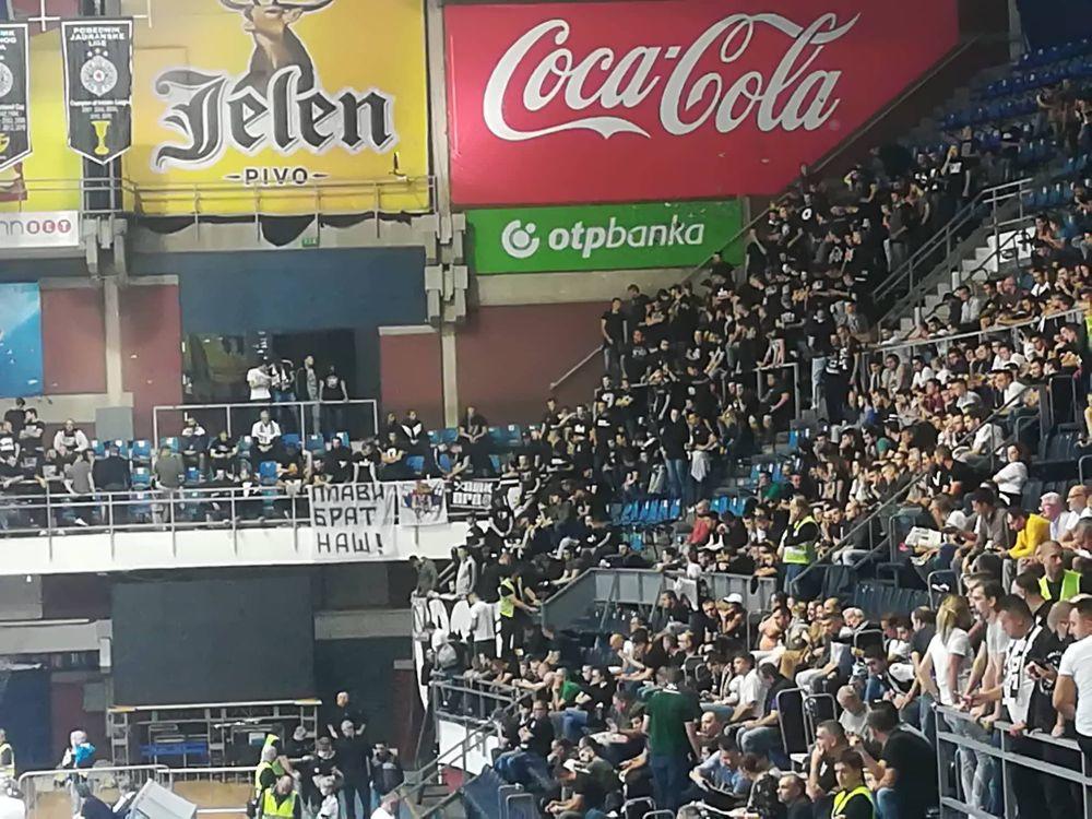 Navijači Partizana u Hali Pionir  