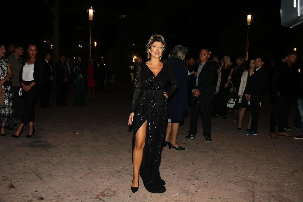 KIJA NA IZBORU ZA MIS DOŽIVELA VELIKI PEH: Ovo sigurno nije želela da POKAŽE! (FOTO)