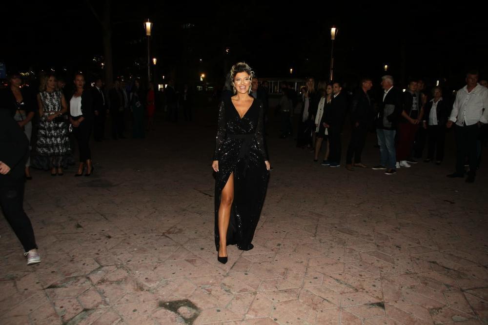 Kristina Kija Kockar zablistala je u dugoj crnoj haljini  