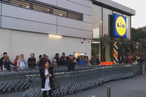 ZA SVE JE KRIVA PILETINA! Hrvatski mediji BRUJE o SPEKTAKLU koji se danas desio na otvaranju LIDLA u SRBIJI