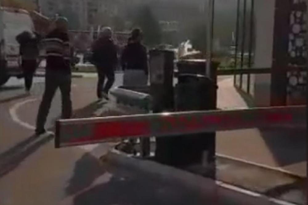 ZALUTALI U VREMENU I PROSTORU! Ljudi lupali na vrata zatvorene i nedovršene zgrade LIDLA i tražili da kupe piliće