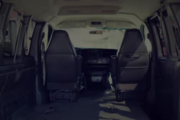 DEVOJKA JE OD OBIČNOG KOMBIJA NAPRAVILA LUDILO! Uzela je stvar u svoje RUKE i sada se SKUĆILA! (VIDEO)