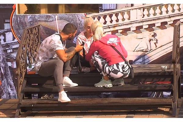 COKA U PANICI: Večeras na roditeljski sastanak dolazi njen otac zbog trudnoće?!