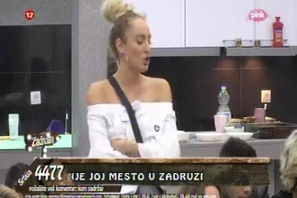 GLUMILA SI MI MAJKU: Luna sve sasula u lice Mariji! (VIDEO)