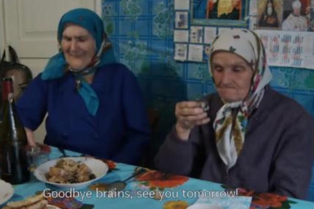 OSTALE SU DA ŽIVE U ČERNOBILJU I JEDU KONTAMNIRANU HRANU: Pogledajte kako izgledaju ove bake! (VIDEO)