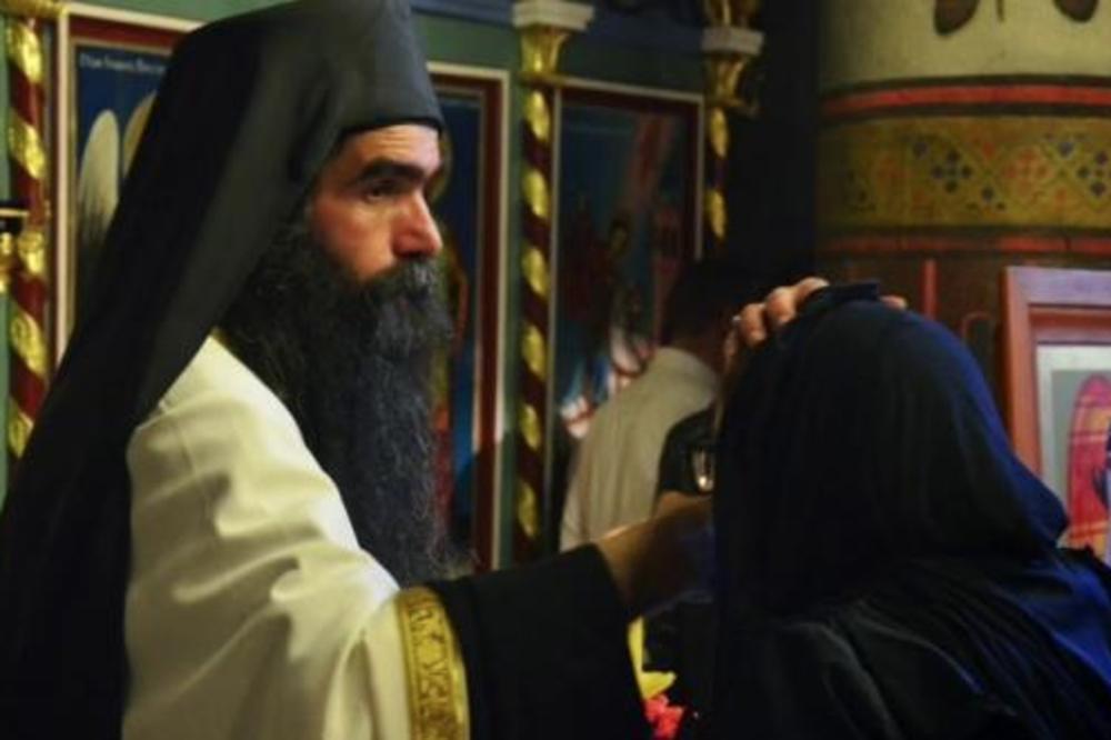 NA OVOM MESTU DEŠAVAJU SE ČUDA I BOLESNI OZDRAVLJAJU: Vernici se kunu da nikad nisu videli ništa slično