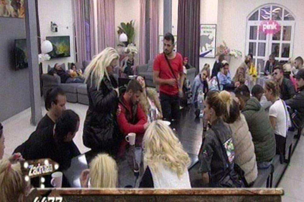 VI STE BRE ZRELE ZA... Bora Santana teško vređa Nadeždu, Miljanu i Doroteu! (VIDEO)