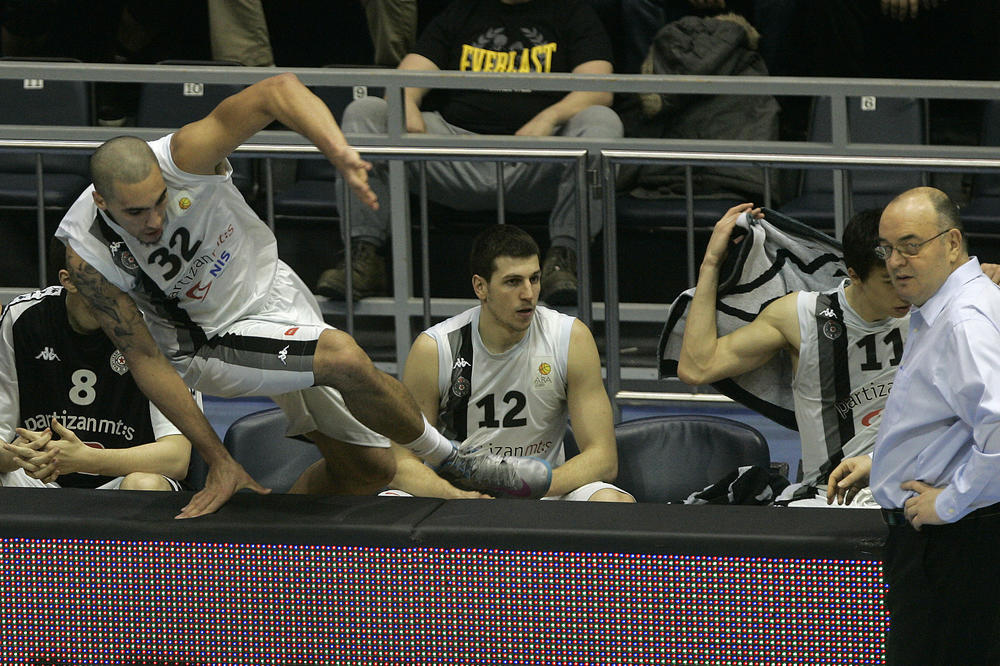 BIVŠI KOŠARKAŠ PARTIZANA POTPISAO ZA RIVALA U EVROKUPU: Ipak ne može da igra protiv crno-belih u sredu!