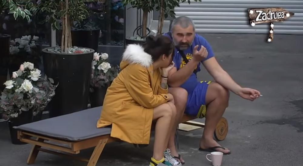 Miki i Rebeka pričaju  