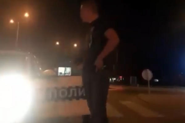 KAD TE ZAŽDIJEM IZA UŠIJU! Pogledajte kako BAHATI POLICAJAC u BOSNI preti vozaču! (VIDEO)