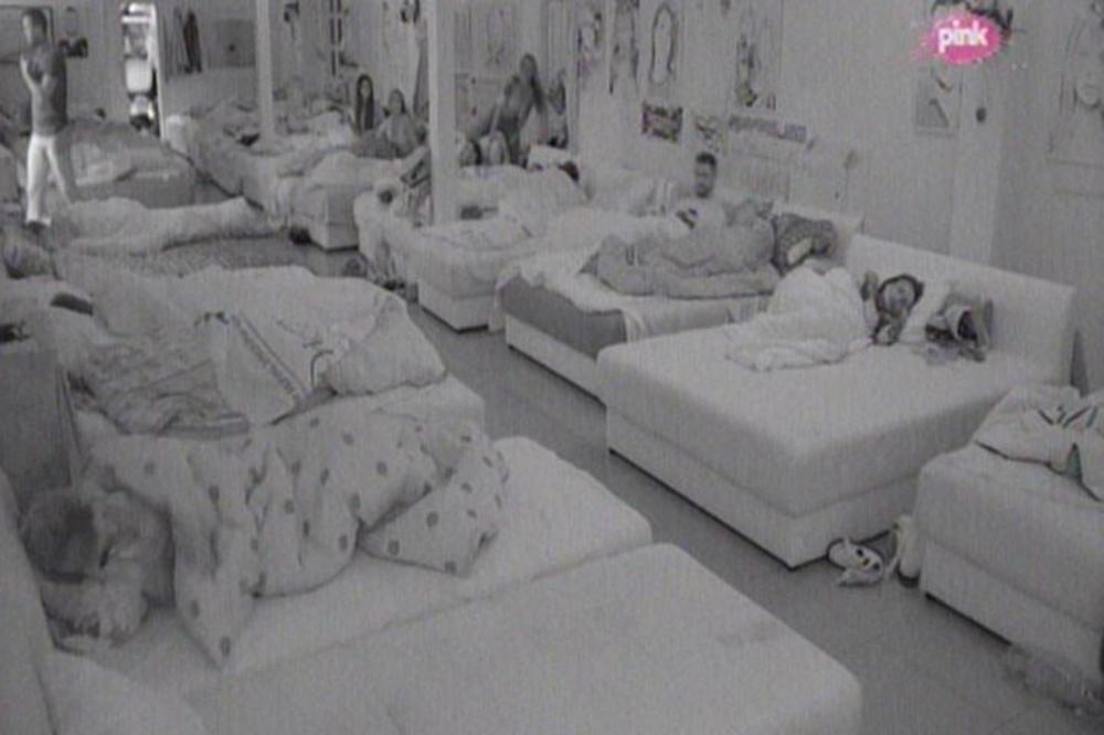 SKANDALOZNO! Pogodite kod koga je Marko završio u krevetu!