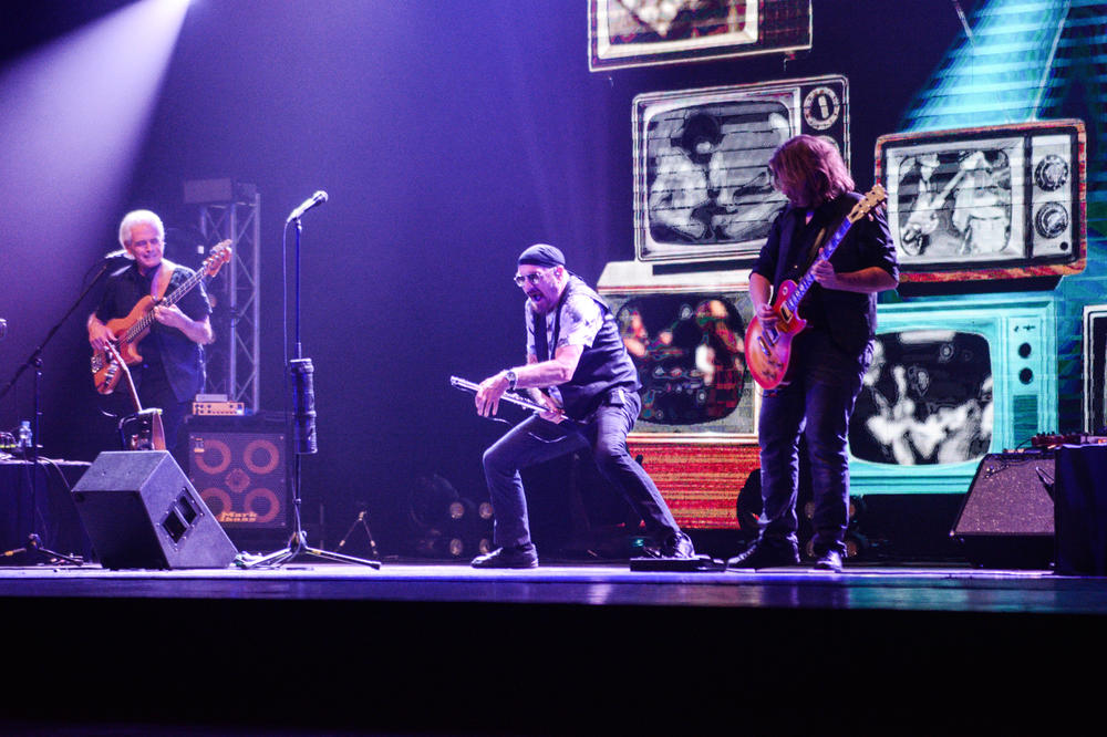 ESPRESO NA KONCERTU JETHRO TULL: Rok legende napravile audio-vizuelni spektakl (FOTO)