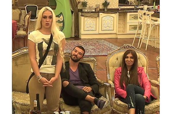 COKA ODBRUSILA MARINKOVIĆU: Znam da ti je žao što nisi bio sa mnom! Nebitan si i odvratan!