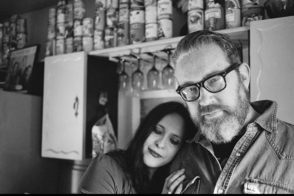 THE HANDSOME FAMILY: Vladavina krvi, oblak skakavaca (VIDEO)