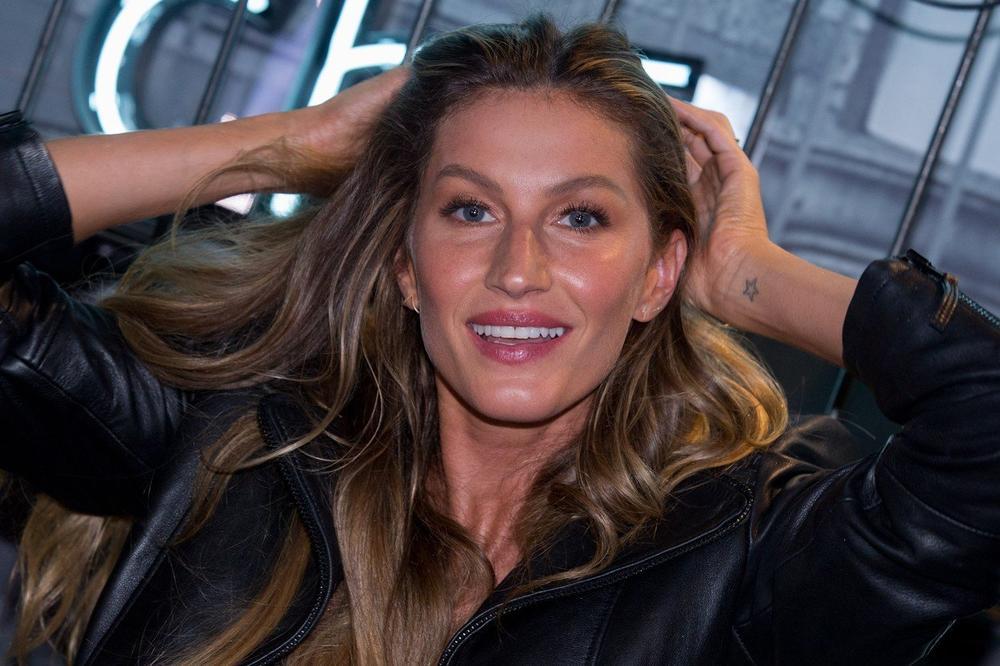 KORISTI SVOJE MLEKO DA BI LEČILA BOLESTI: Najpoznatija manekenka na svetu OTKRILA VAŽNU TAJNU, ovo svima koristi!