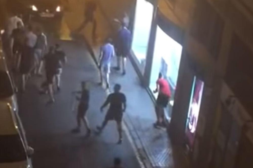 ENGLESKI HULIGANI DIVLJALI PO SEVILJI: Išli centrom grada i razbijali sve što im se našlo na putu!