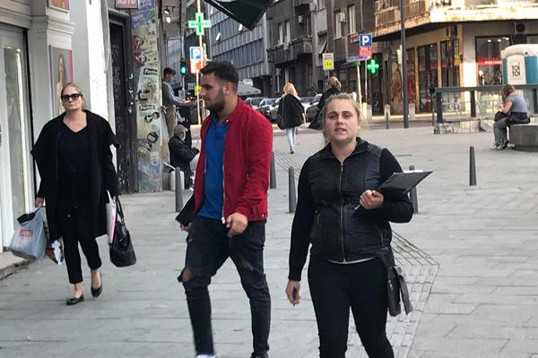 PREVARANTI KRUŽE BEOGRADOM I UZIMAJU NOVAC: Lažno se predstavljaju kao volonteri i traže pare, NE NASEDAJTE