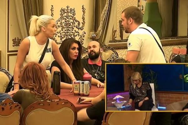 HTELA JE DA ZAŠTITI DRUGARICU, PA ISPAO INCIDENT: Toliko su se častili uvredama da je svima bilo neprijatno (VIDEO)