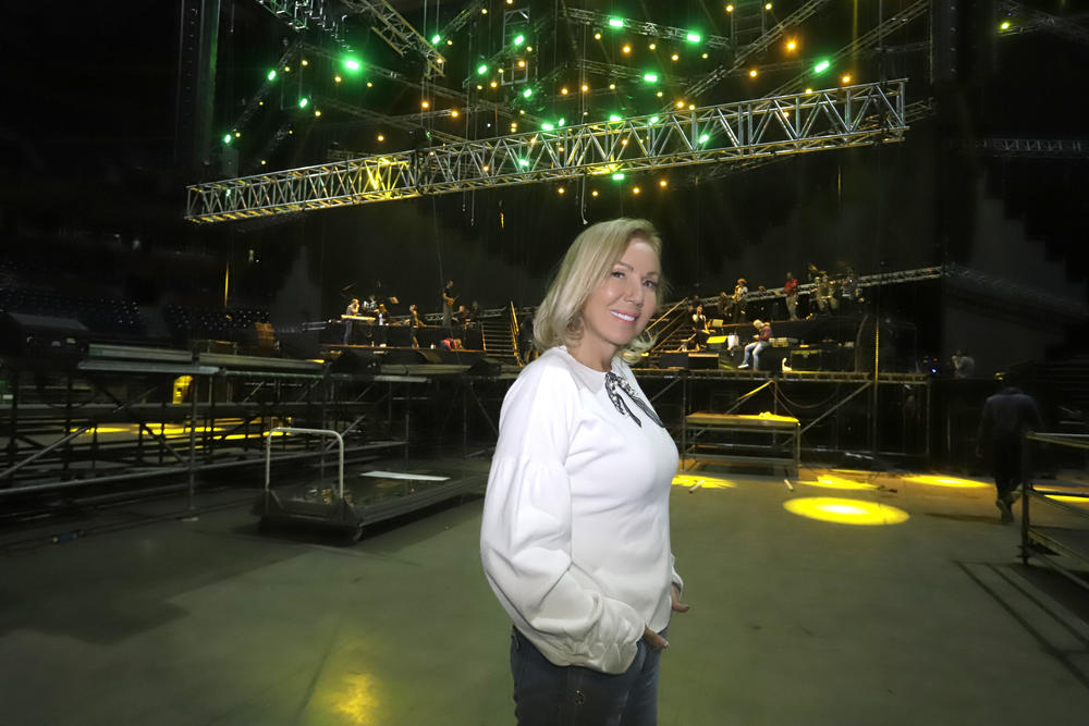 Lepa Brena na probi pred beogradski koncert  