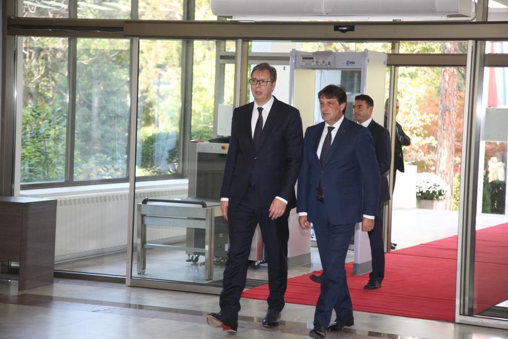 Dolazak Aleksandra Vučića na svečanu akademiju u centrali BIA-a   