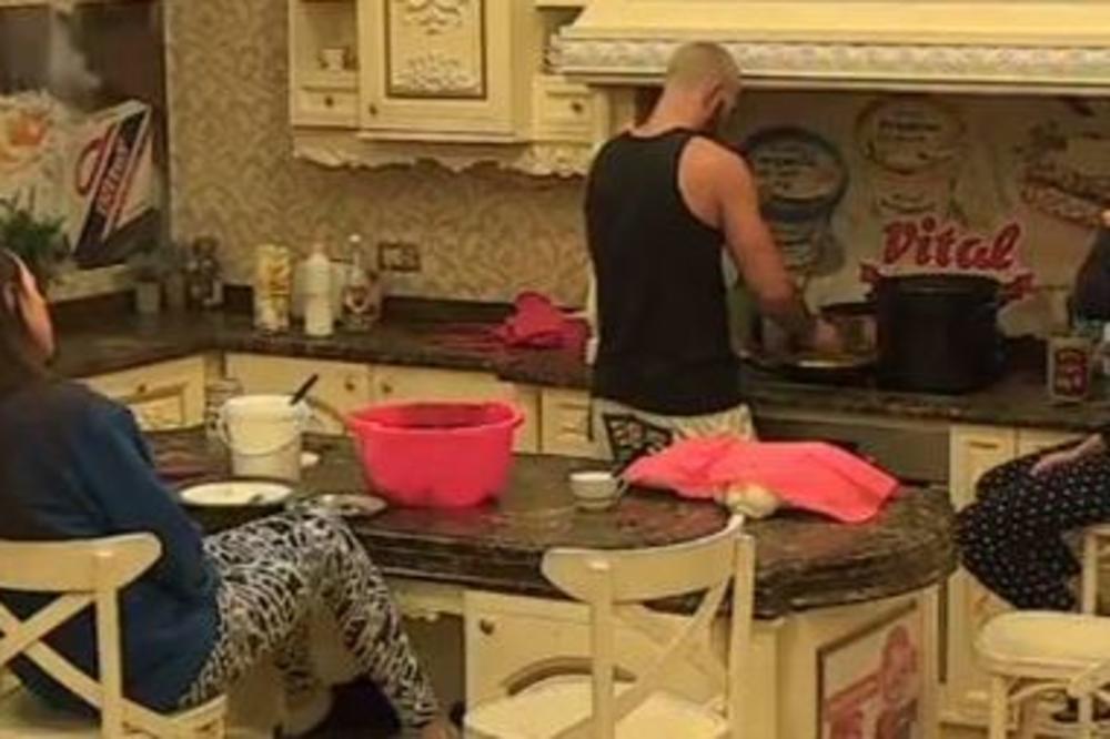 TI SI ŠLIHTARA I ŠLEPAŠ SE UZ NJEGA: Ružica ŽESTOKO NAPALA Bels pa izazvale OPŠTI HAOS! (FOTO)