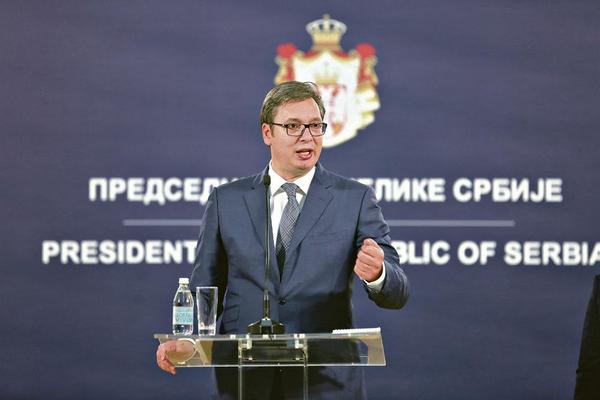 ONI SU SILNI, JAKI, VELIKI, MI SMO MALI, ALI BRANIĆEMO SE: Vućić poručio da nas SAD GURA U RAT!