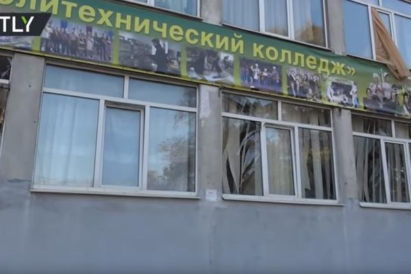 ŠKOLA NA KRIMU POSLE MASAKRA IZGLEDA JEZIVO: Ulaz potpuno razrušen, prozori polupani, ULAZ DEMOLIRAN (VIDEO)