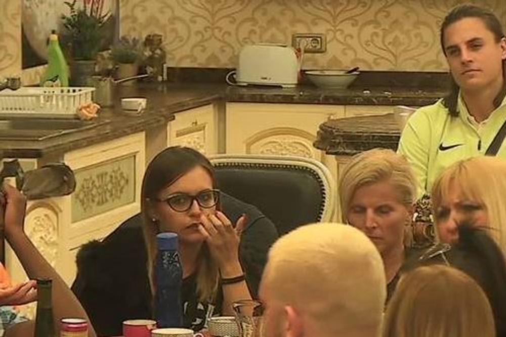 O NJEMU SU DANIMA PRIČALI! U vilu PAROVA ušao novi TAKMIČAR koji želi da se OBRAČUNA sa Conjom! (FOTO)