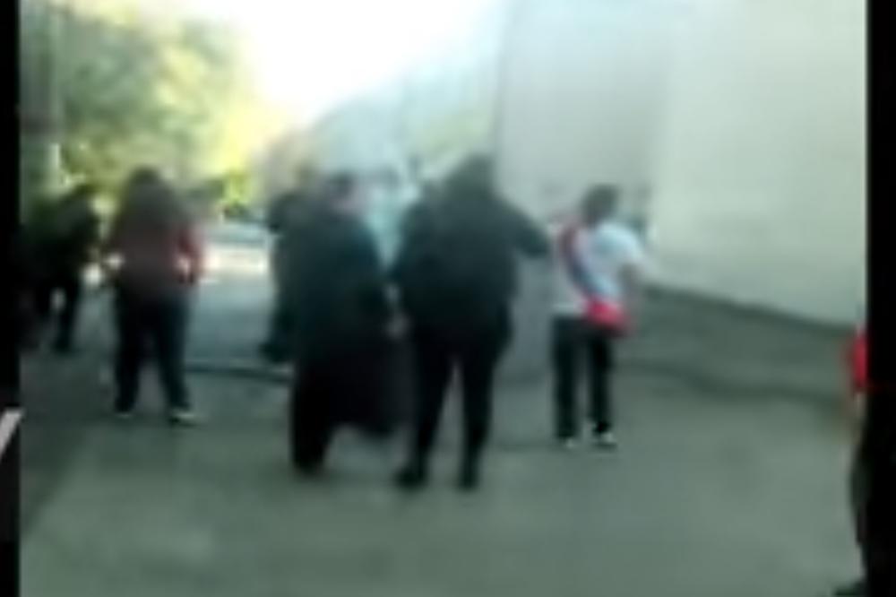 BEZBRIŽNO SU PRIČALI, A ONDA SU SE ZAČULI PUCNJI: Početak krvavog napada na KRIMSKOM FAKULTETU zabeležen na kameri!