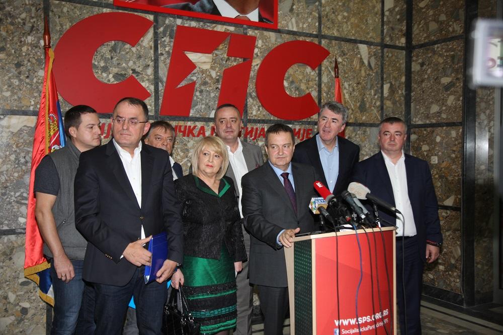 DA LI SLAVICA I ŽENE IZ SPS BUŠE DAČIĆA I ČIME GA UCENJUJU? Funkcionerka SPS otkriva pravu istinu o HAOSU u stranci