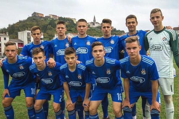 DINAMO RAZBIO SITI: Petarda kadeta iz Zagreba posvećena velikanu Mančestera!