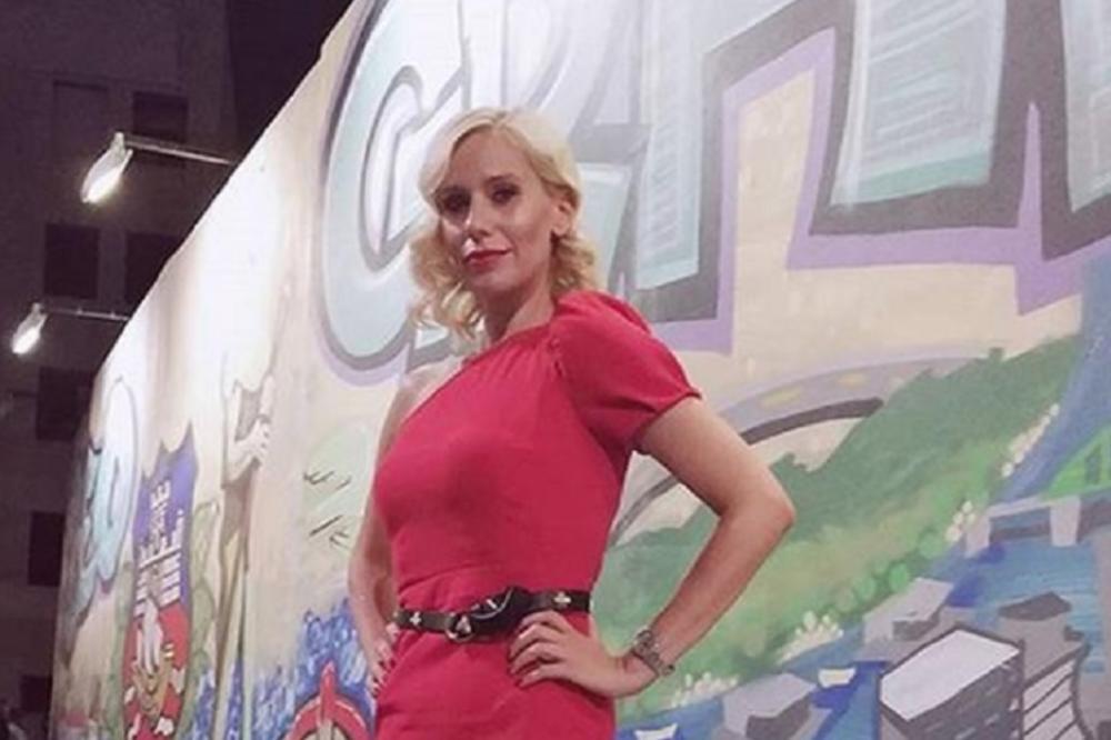 VODITELJKA RTS-A IZGLEDA KAO ZMAJ: Ona je majka 3 dece, a ima bolje noge nego ŠERON STOUN! (FOTO)