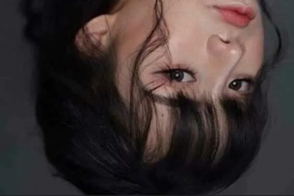 NEVEROVATNO!!! Pogledajte šta se događa kada okrenete ovu fotografiju NAOPAKO!