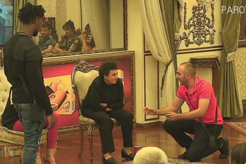 LJUTA JE BORBA! Njih DVOJICA se bore za Snežinu LJUBAV! (FOTO)