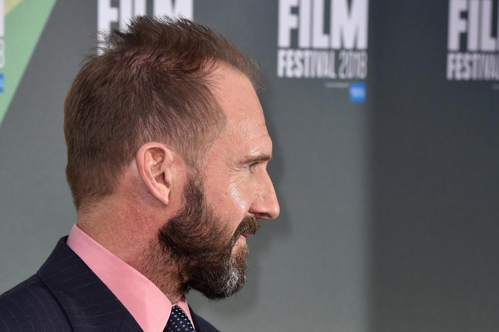 OD RALFA FAJNSA S LJUBAVLJU: Premijera Bele Vrane u Londonu, a u odjavnoj špici državni vrh Srbije (FOTO)