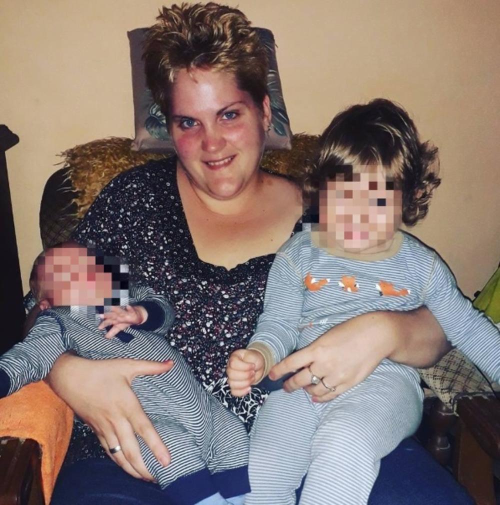 Maja Racić sa decom. porodična fotografija  