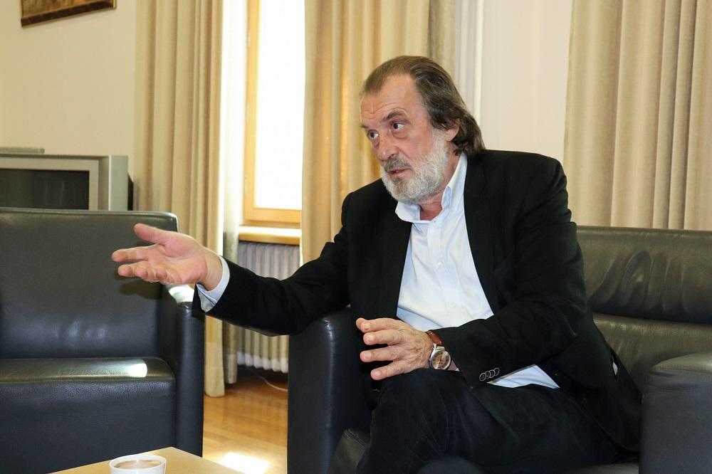 RUSKE TAJNE SLUŽBE DRŽE SRBIJU U LANCIMA KAO ZAROBLJENIKA! Autorski tekst Vuka Draškovića podigao je Srbiju na noge