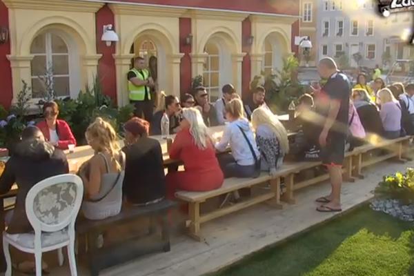 ZADRUGARI ĆE NEKOME VEČERAS VIDETI LEĐA: Veliki šef poslao pismo koje je jednom od njih zapečatilo sudbinu! (VIDEO)