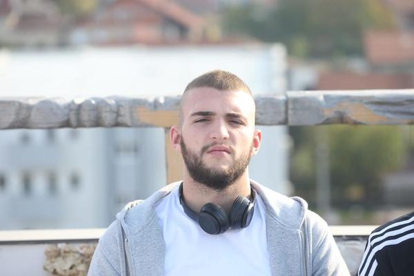 POTRUDIĆU SE DA GA NEŽNO ISKIDAM U 128 DELOVA: Hit izjava Veljka Ražnatovića pred meč sa iskusnim Francuzom!