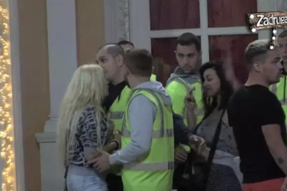 POLIVANJE, PLJUVANJE I JURNJAVA PO ZADRUZI: Zerina i Marijana nasrnule jedna na drugu, obezbeđenje hitno reagovalo