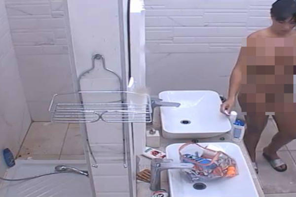 ŠOK PRIZOR I ZAISTA NIJE ZA SVAČIJE OČI! Aleksandra Subotić potpuno GOLA, sve na izvol'te, a Zerinine grudi DO PODA