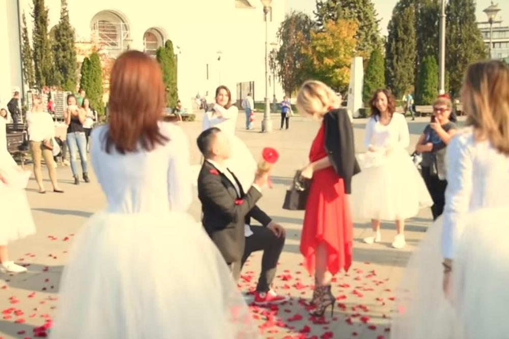 OVAKO IZGLEDA VERIDBA JOŠ JEDNE KARIĆKE: Balerine oko nje, PRSTEN, ma sve je kao na FILMU! (VIDEO)