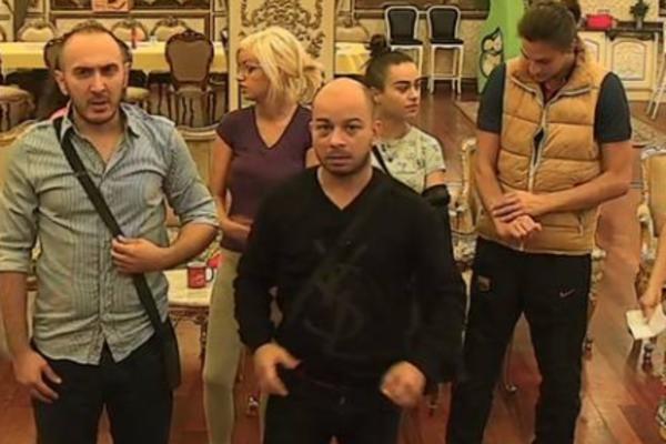 ŽESTOKO SE POSVAĐALI: Se*s AFERA im uzburkala EMOCIJE?!