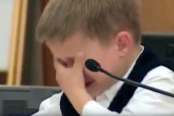 ONO ŠTO JE DEČAK NACRTAO POSLALO JE NJEGOVU MAJKU NA DOŽIVOTNU ROBIJU: Ovo je moja mama, a ovako je...