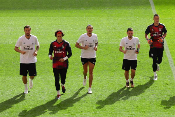 TRANSFER BOMBA ODJEKNULA ČIZMOM: Inter kešira ogromnu lovu za srpskog asa!