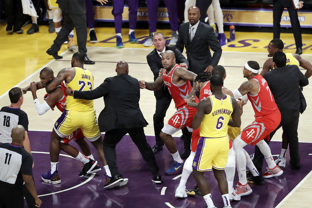 DESETKOVANI: Hjuston ima samo 9 igrača na raspolaganju!