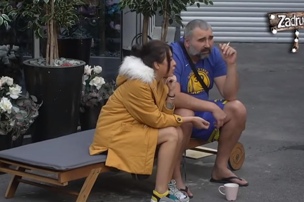 REBEKA GAĐALA MIKIJA STVARIMA: Ti si DEBIL, praviš mi probleme!