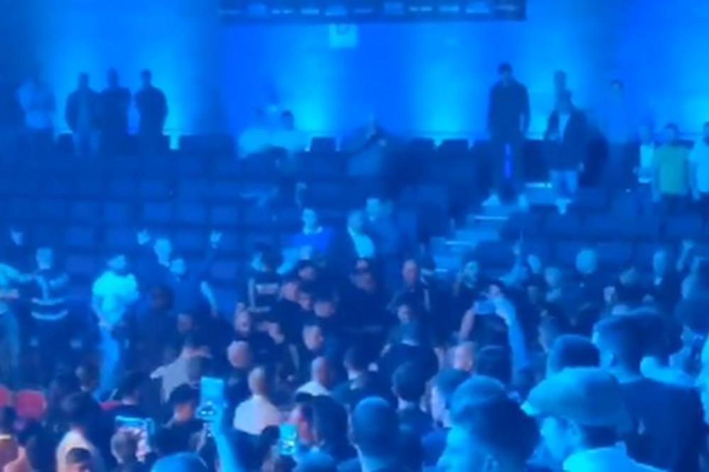 NAVIJAČI PREKINULI MEČ: Tuča huligana Vest Hema i Milvola, a publika kao u pozorištu!