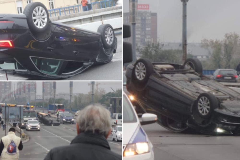 HAOS NA BRANKOVOM MOSTU: Automobil se prevrnuo na krov, stvaraju se KILOMETARSKE KOLONE (FOTO)
